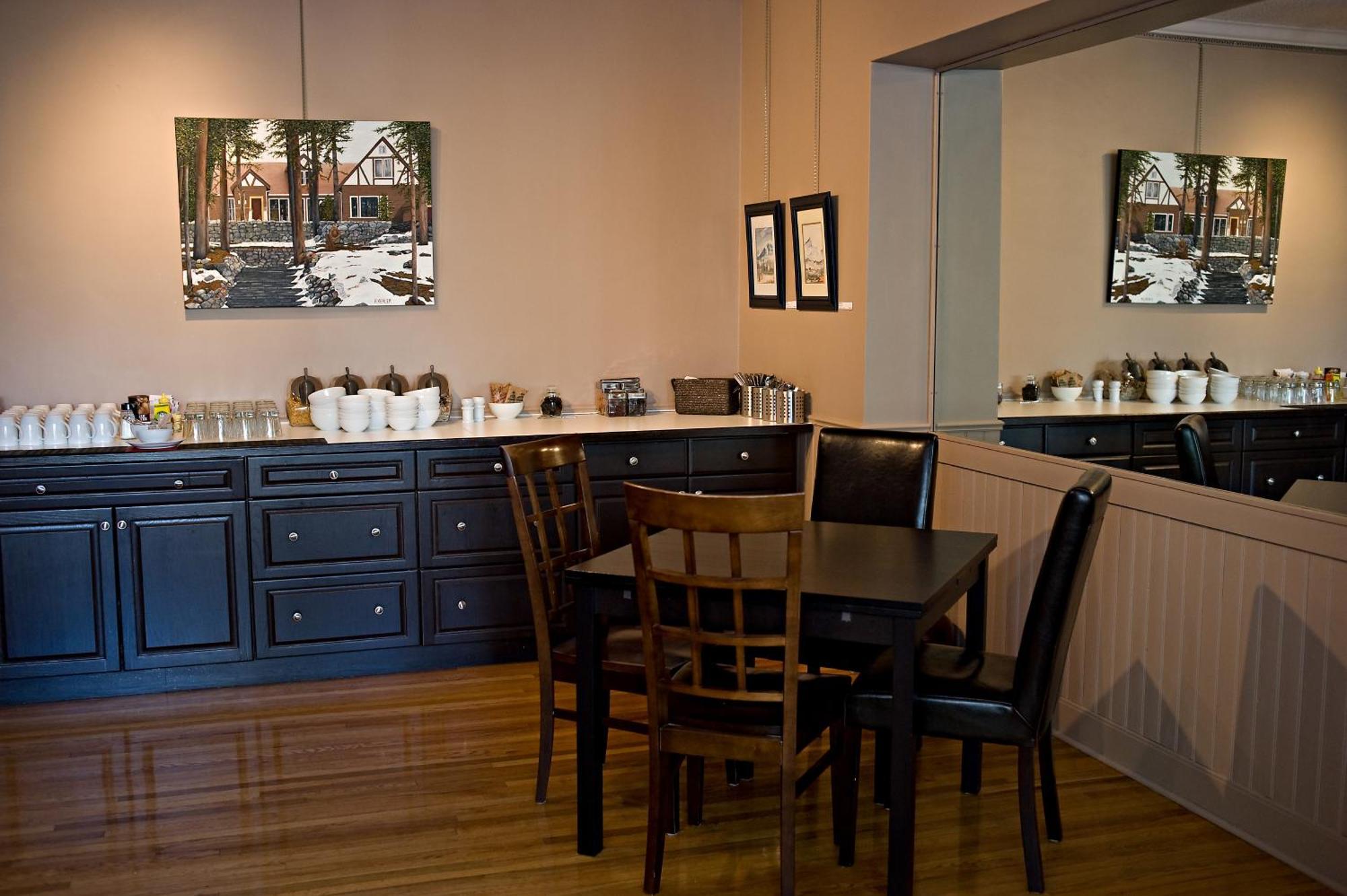 Banff Boutique Inn - Adults Only ภายนอก รูปภาพ