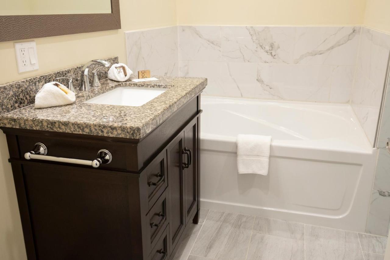 Banff Boutique Inn - Adults Only ภายนอก รูปภาพ